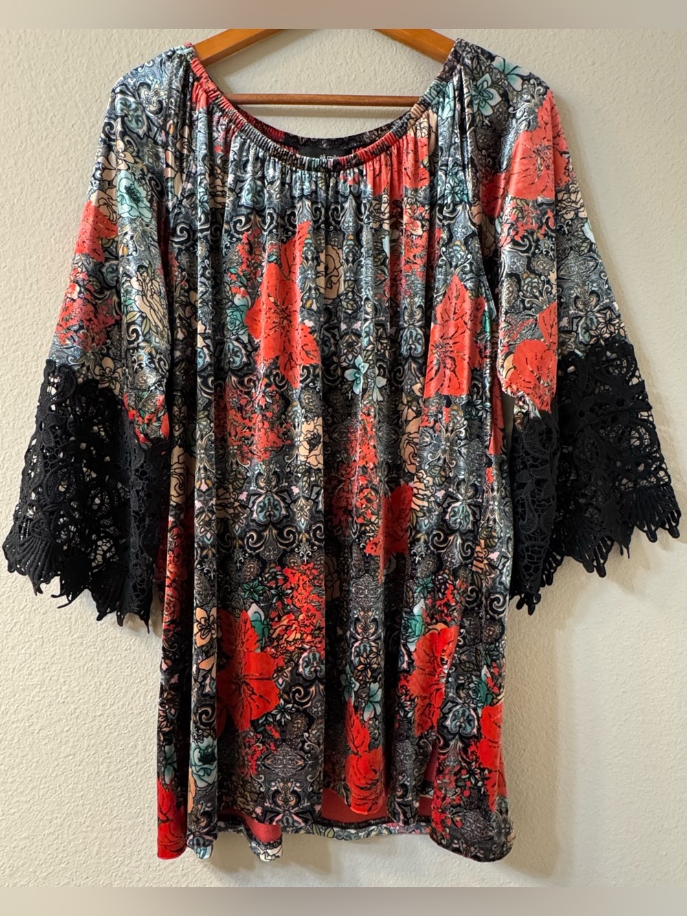 Ali Miles Women’s 2X Velvet Multicolor Tunic Top with Black Lace 3/4 Sleeves
